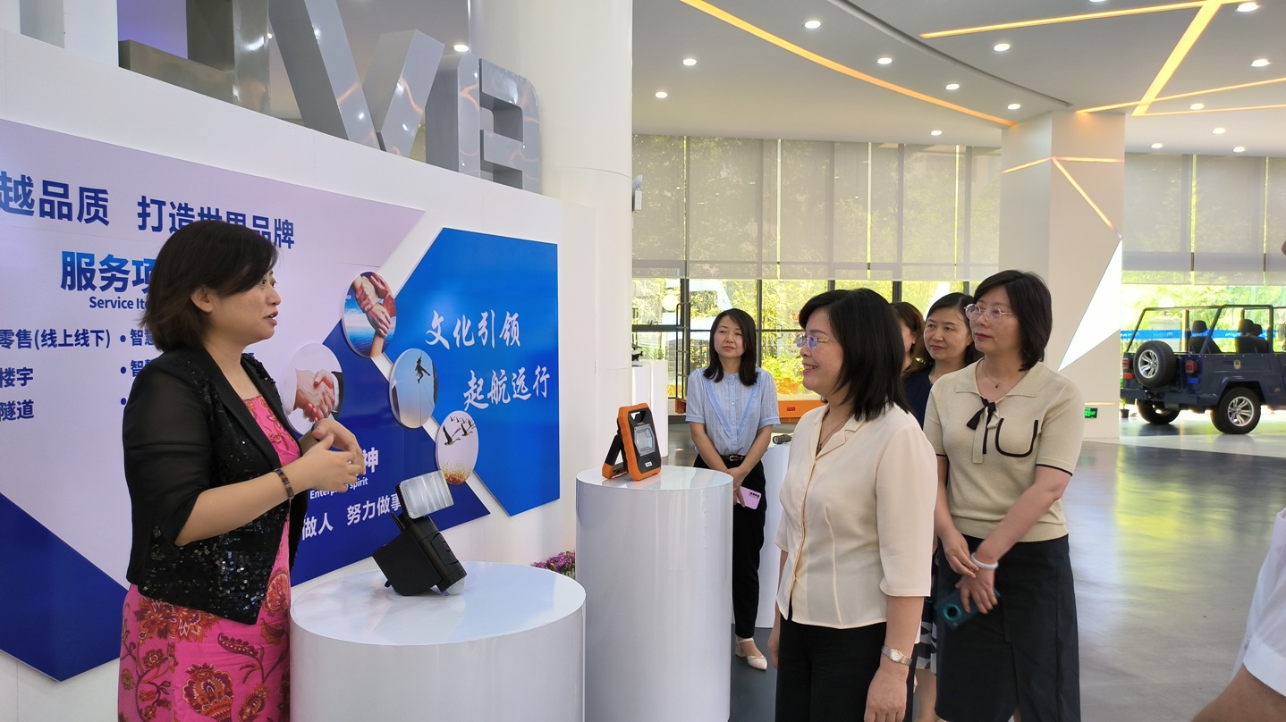 7月13日，省婦聯(lián)黨組書記、主席楊曉曼一行到全國巾幗建功先進集體--成威科技調(diào)研3.jpg